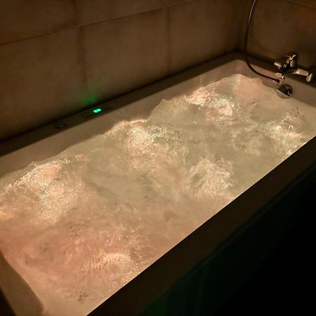 Appartement 6 Personnes - Lit King Size - Balneo - Wifi Le Puy-en-Velay Bagian luar foto