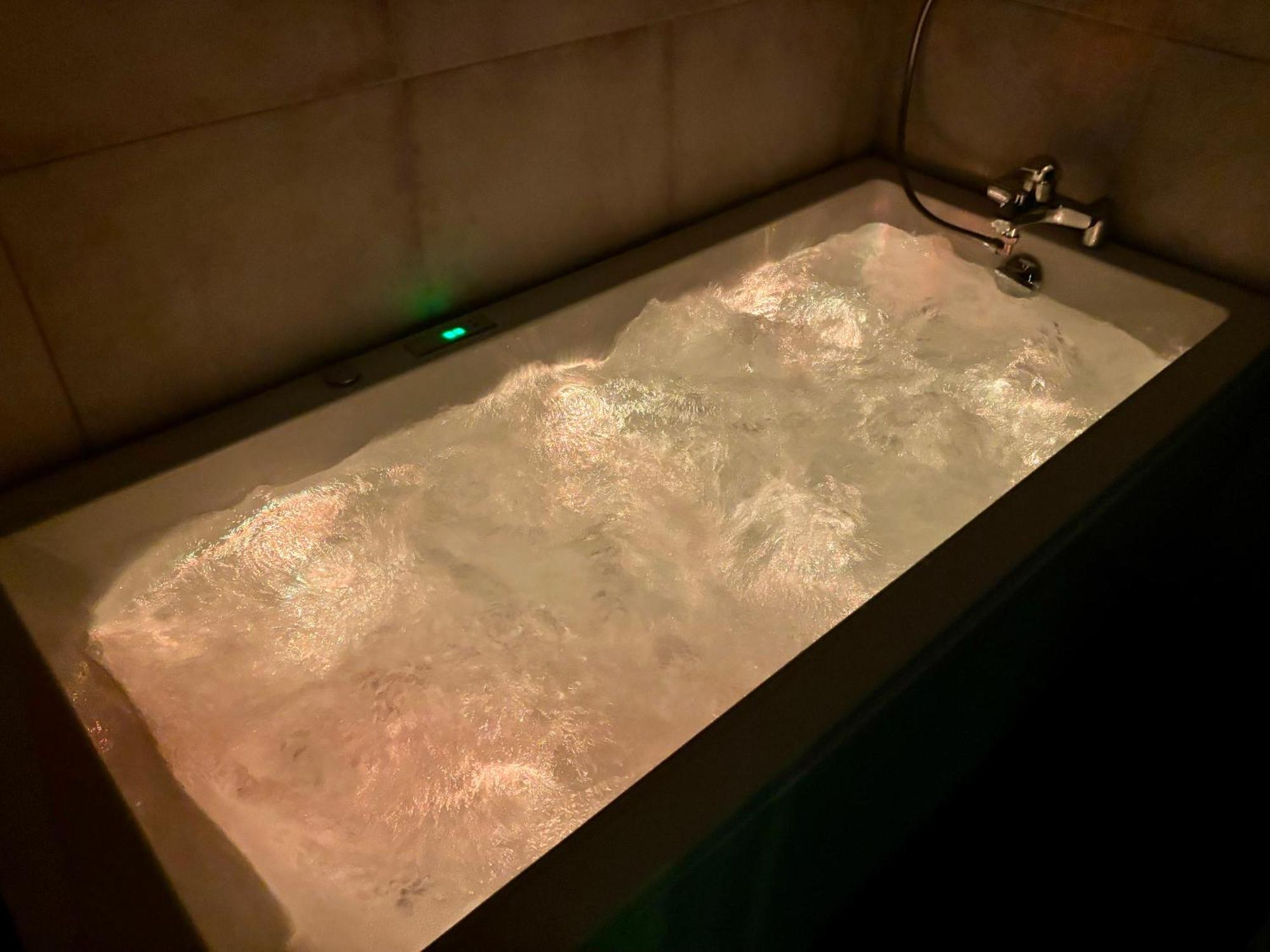 Appartement 6 Personnes - Lit King Size - Balneo - Wifi Le Puy-en-Velay Bagian luar foto